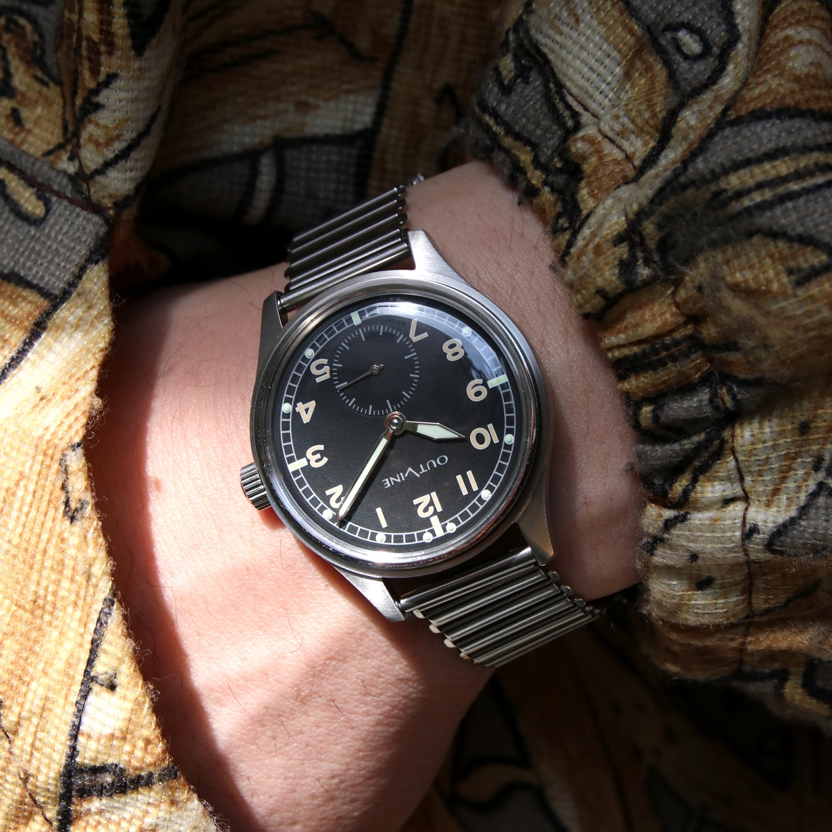 OUTLINE】40年代の軍用時計を手巻き式で再現 | NEW ARRIVAL | チック